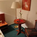 Отель Garni-hotel Alt Wernigeroeder Hof 3*